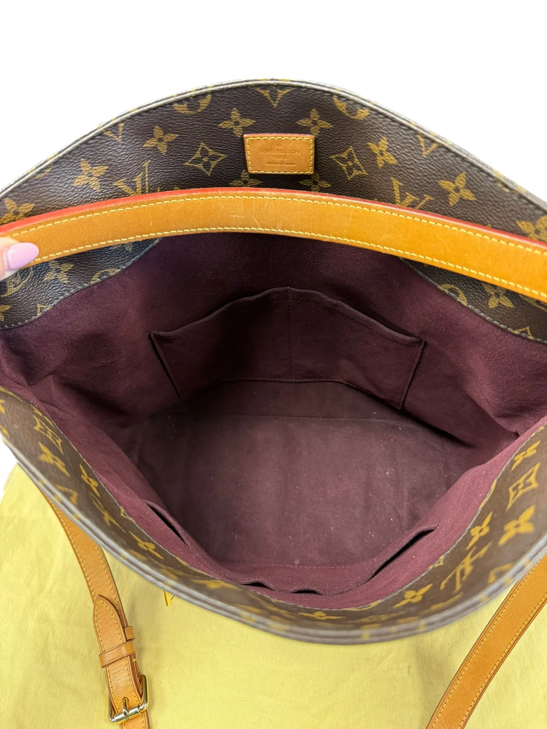 Handbag Luxury Designer By Louis Vuitton  Size: Large