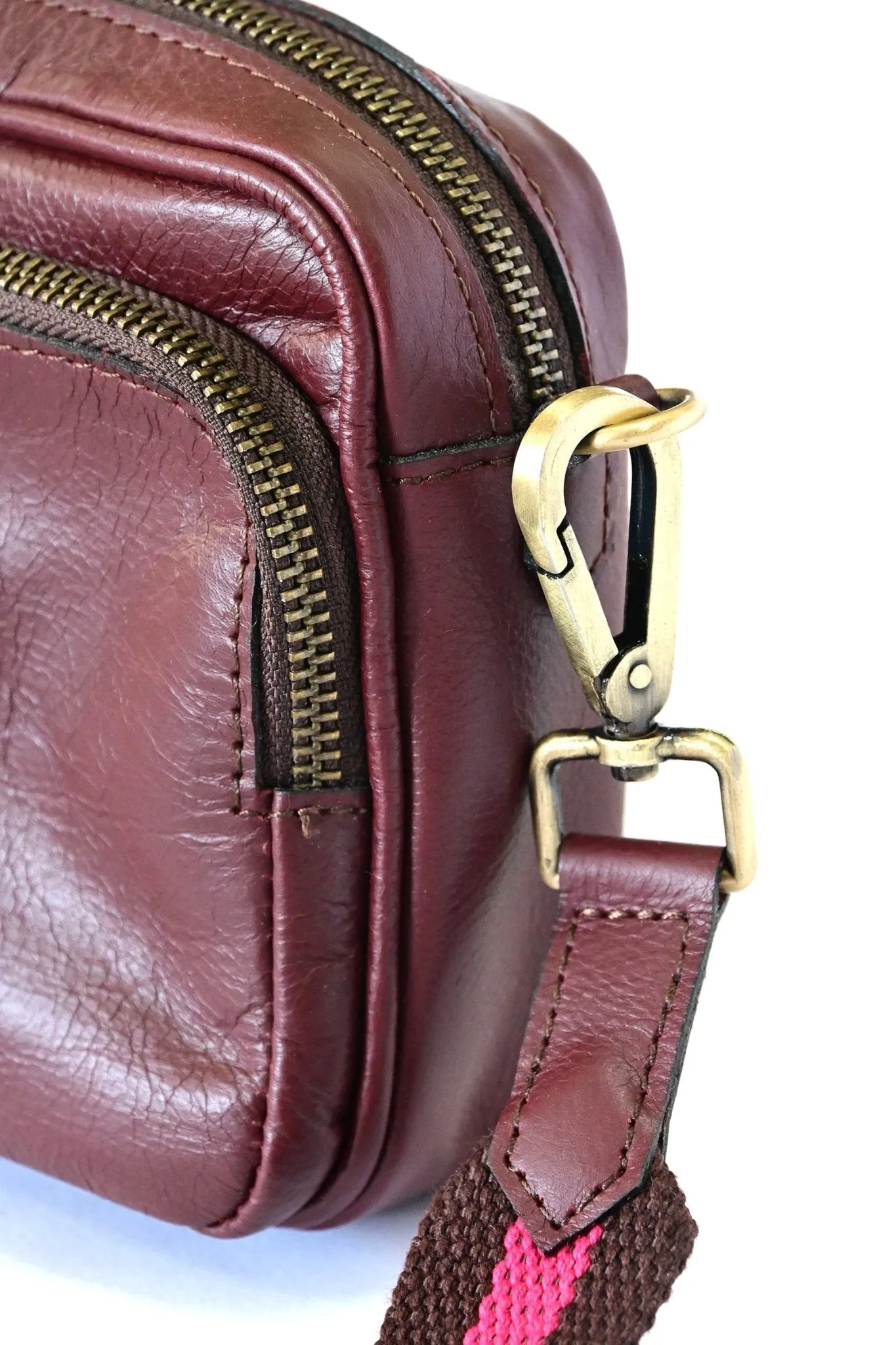 HARISSON  - LEATHER SLING BAG