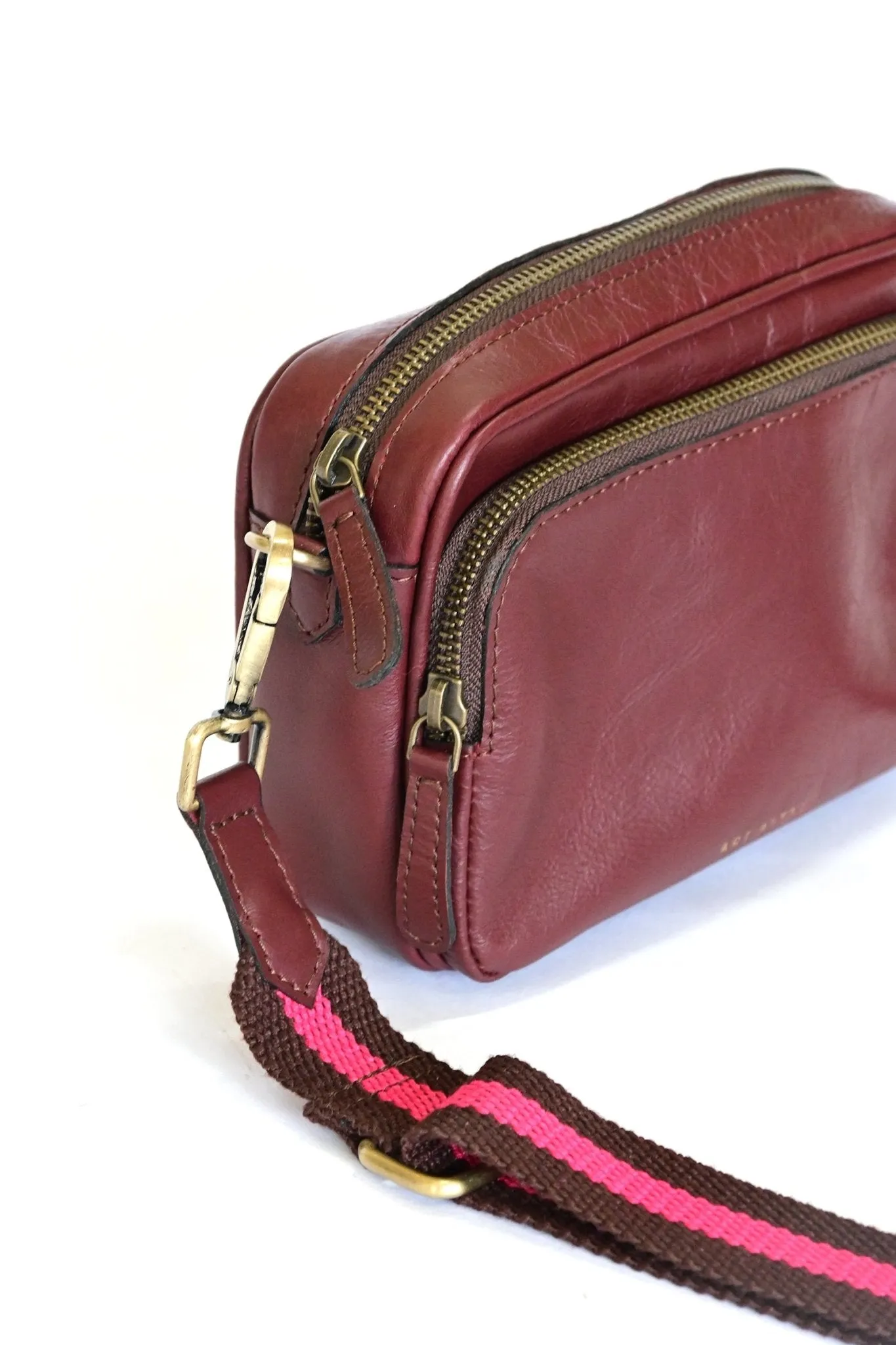 HARISSON  - LEATHER SLING BAG