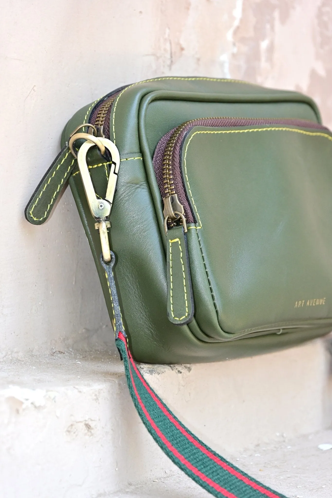 HARISSON  - LEATHER SLING BAG